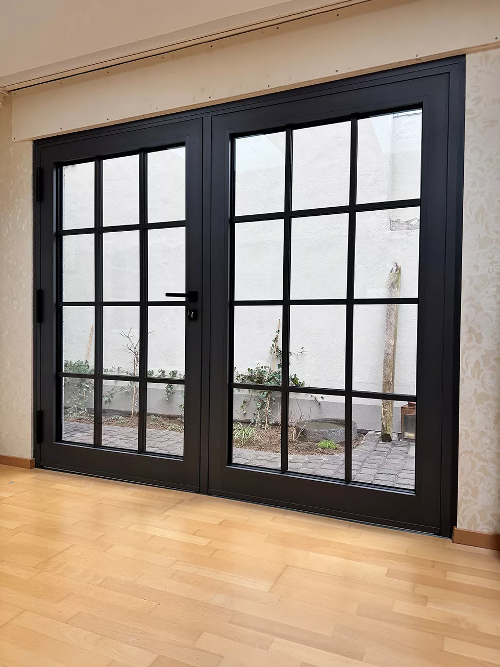 Terrassentür Glas schwarz